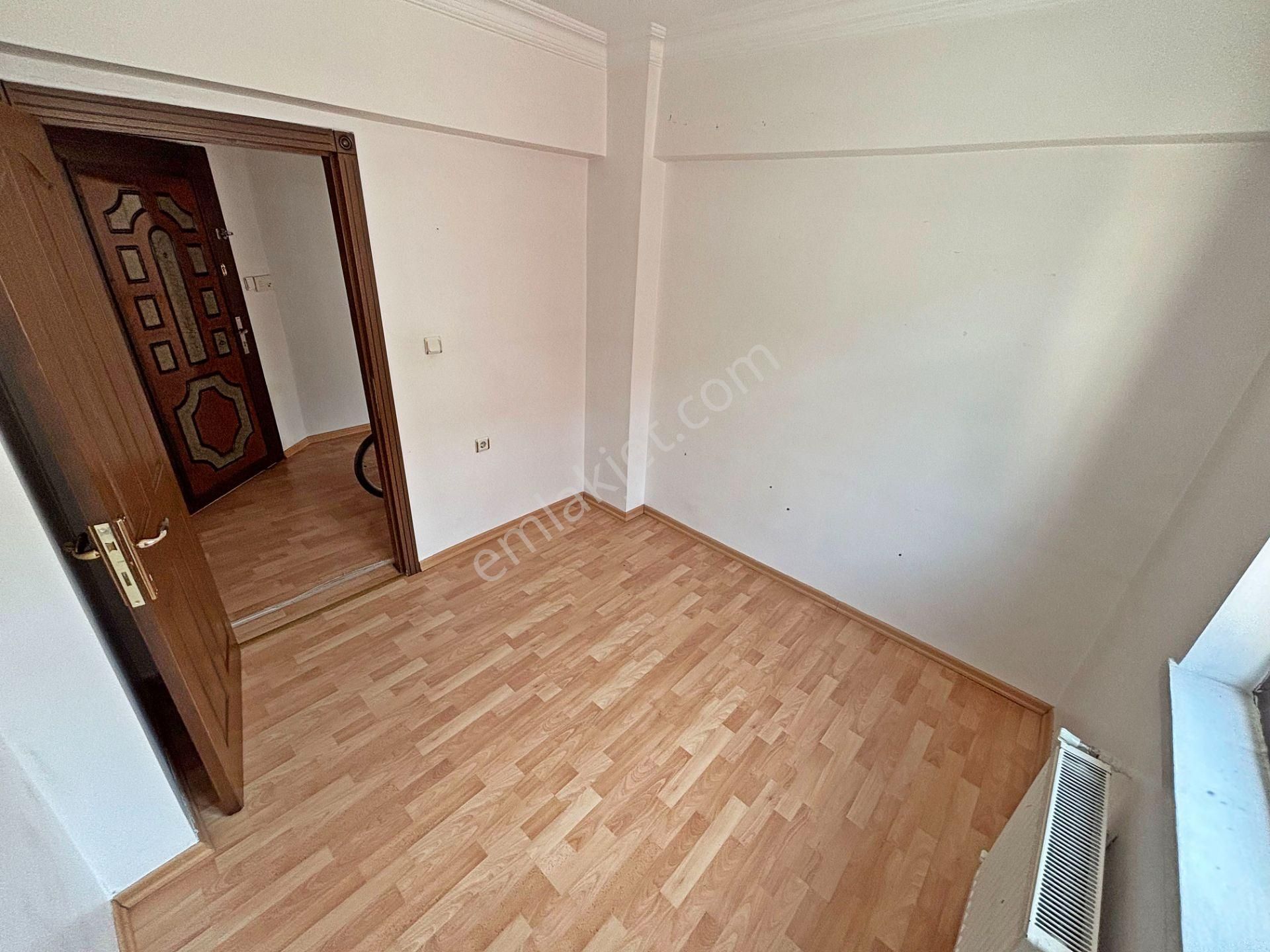 4+1 Katta Tek Daire 4. Kat Asansörlü Ana Cadde Yakını 2 Balkonlu - Görsel 24