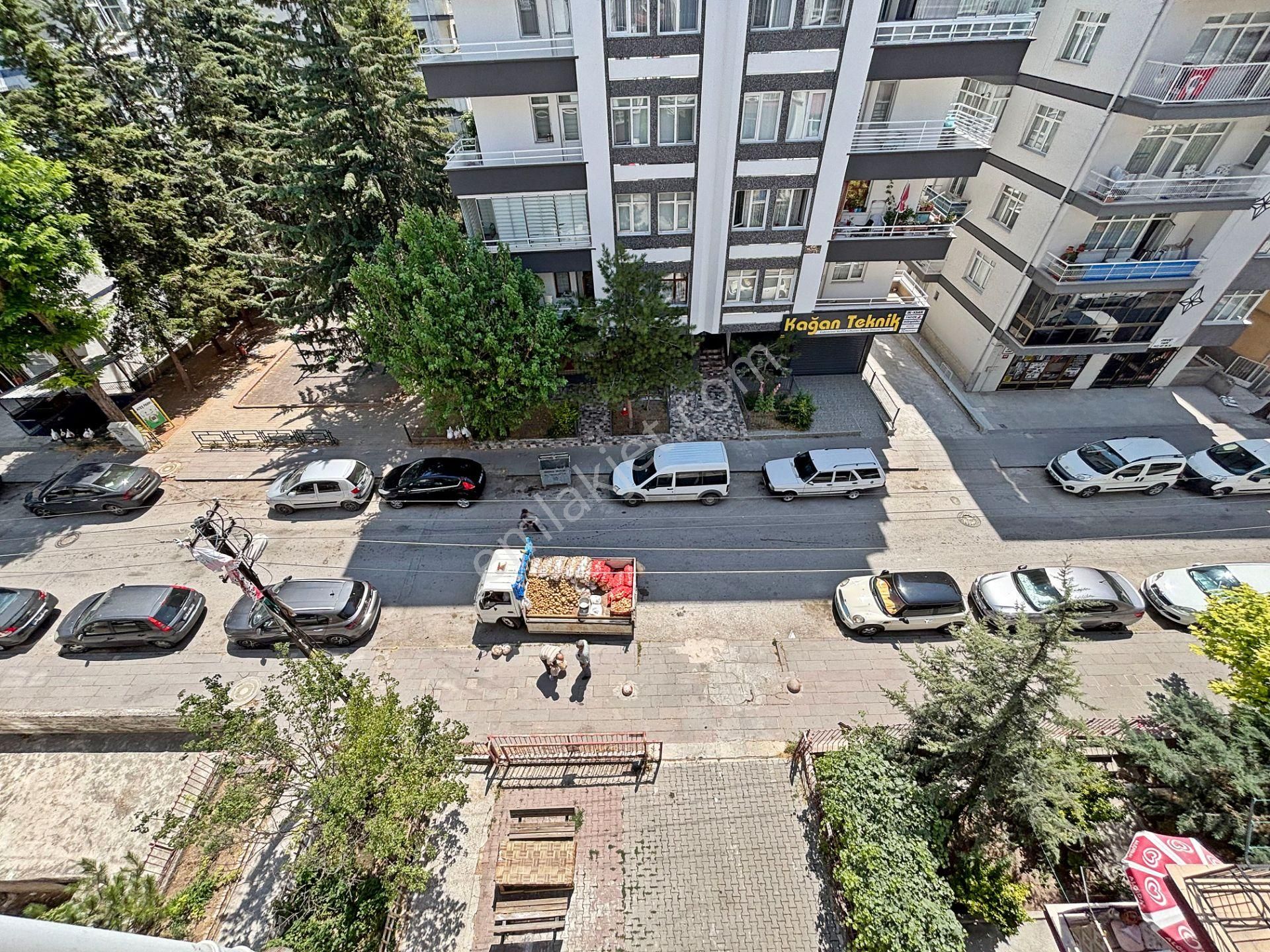 4+1 Katta Tek Daire 4. Kat Asansörlü Ana Cadde Yakını 2 Balkonlu - Görsel 11