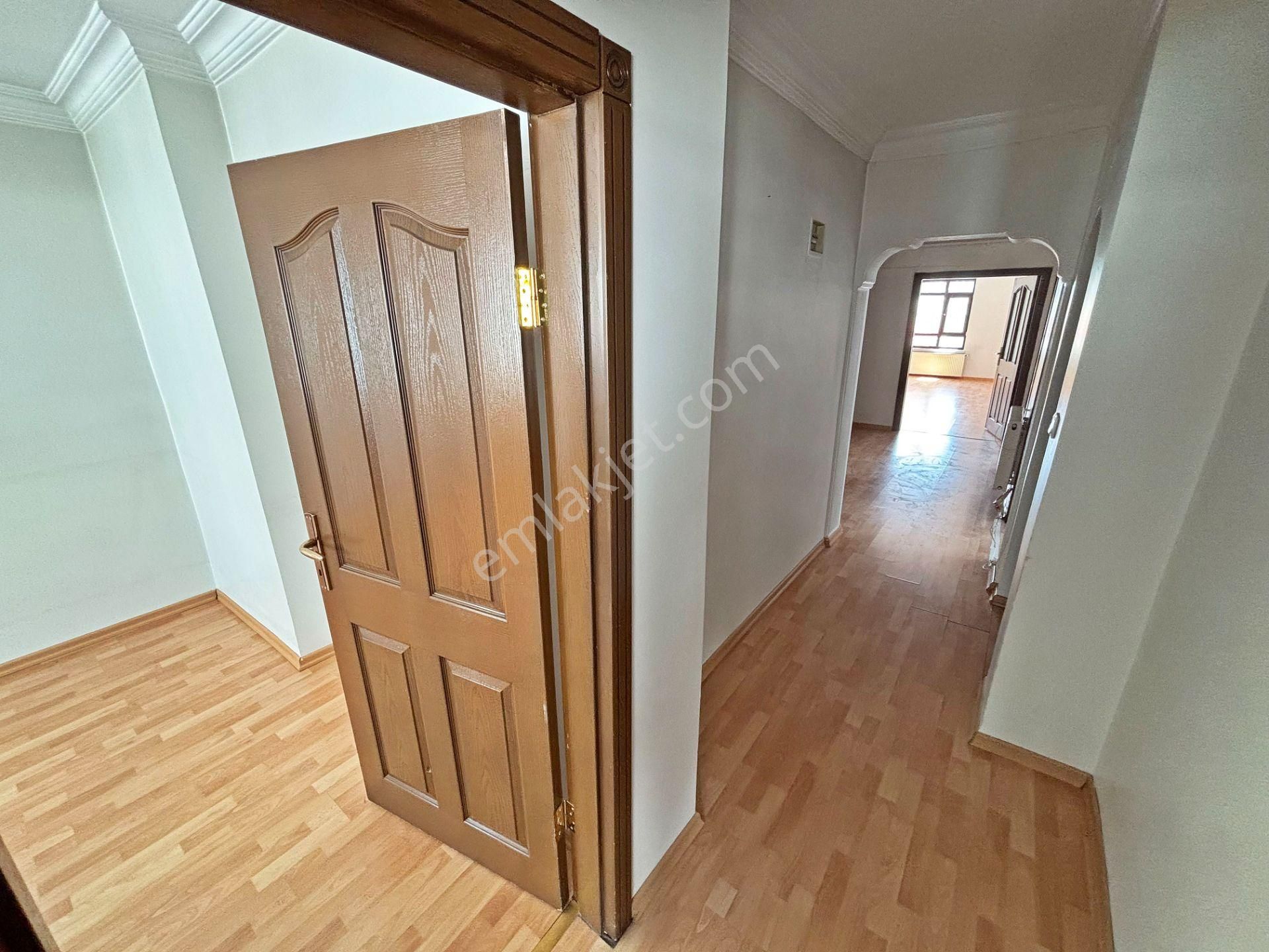 4+1 Katta Tek Daire 4. Kat Asansörlü Ana Cadde Yakını 2 Balkonlu - Görsel 27