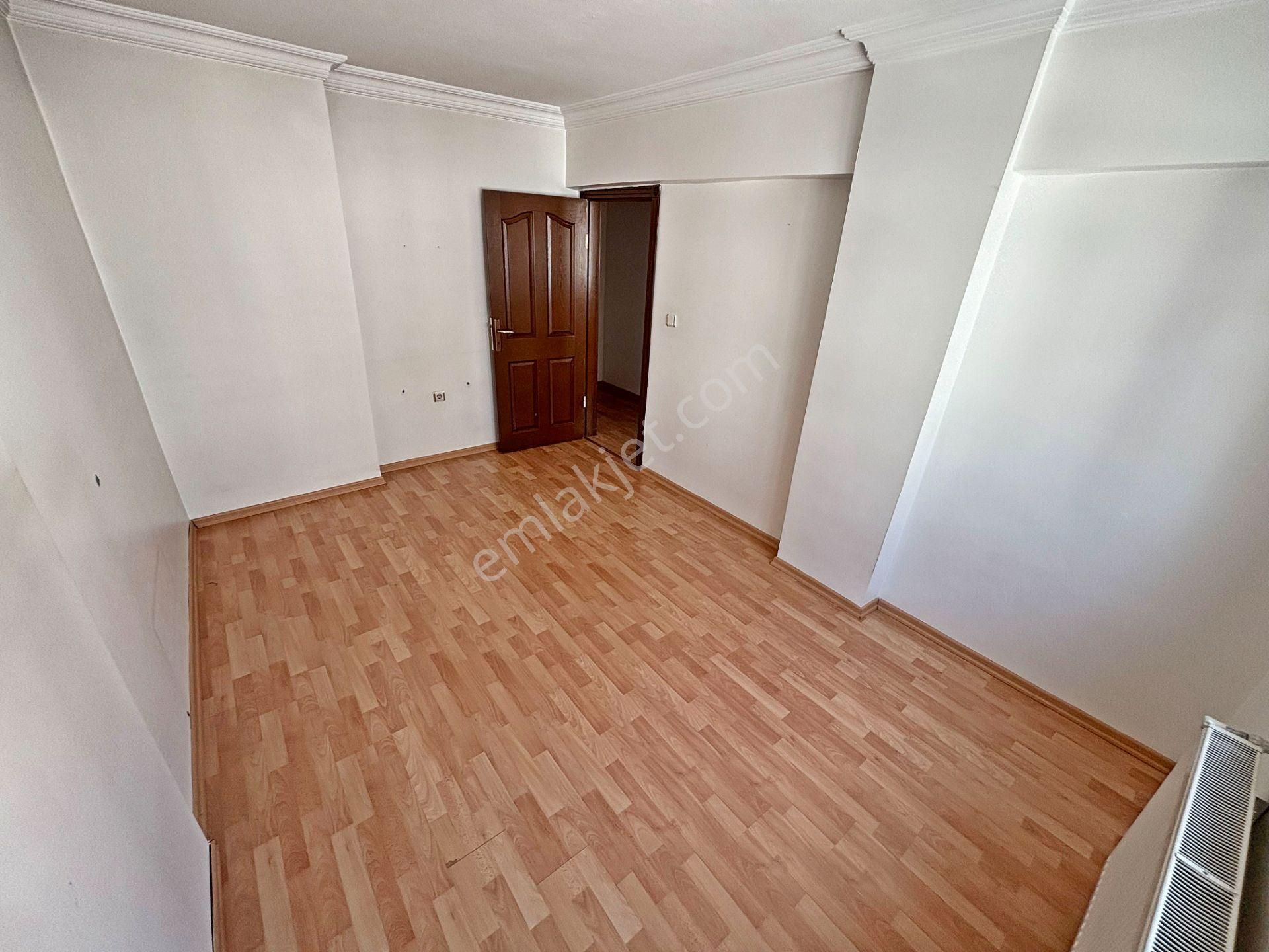 4+1 Katta Tek Daire 4. Kat Asansörlü Ana Cadde Yakını 2 Balkonlu - Görsel 31