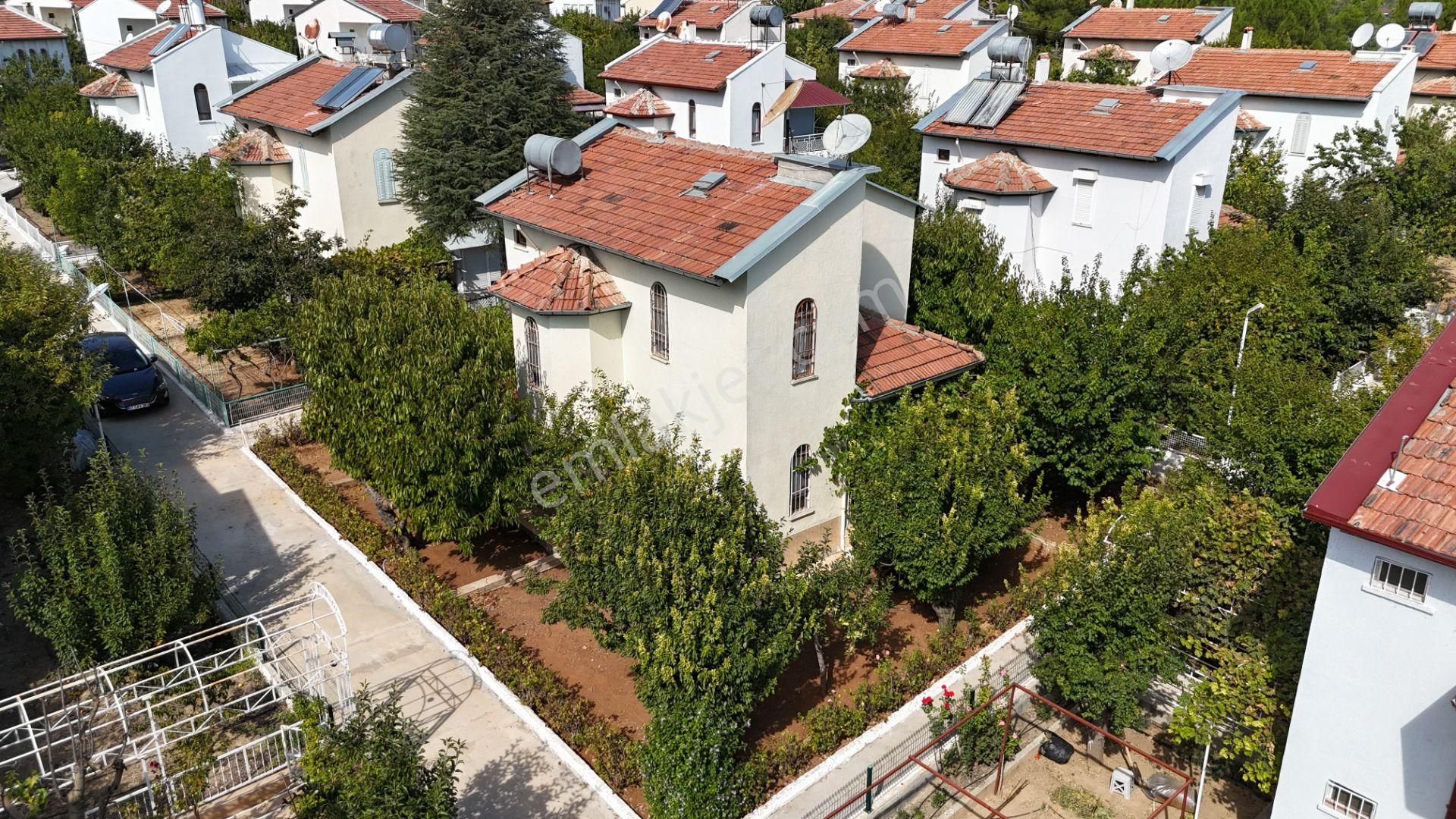 Antalya Korkuteli Datköy'de Site İçi Satılık 2+1 Yayla Villası