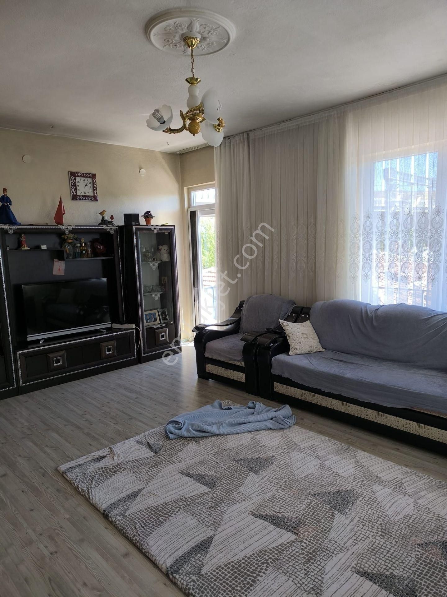 Merkezi Konumda, Bahçeli, Otoparklı 6+2 Müstakil Ev Fırsatı! - Görsel 8