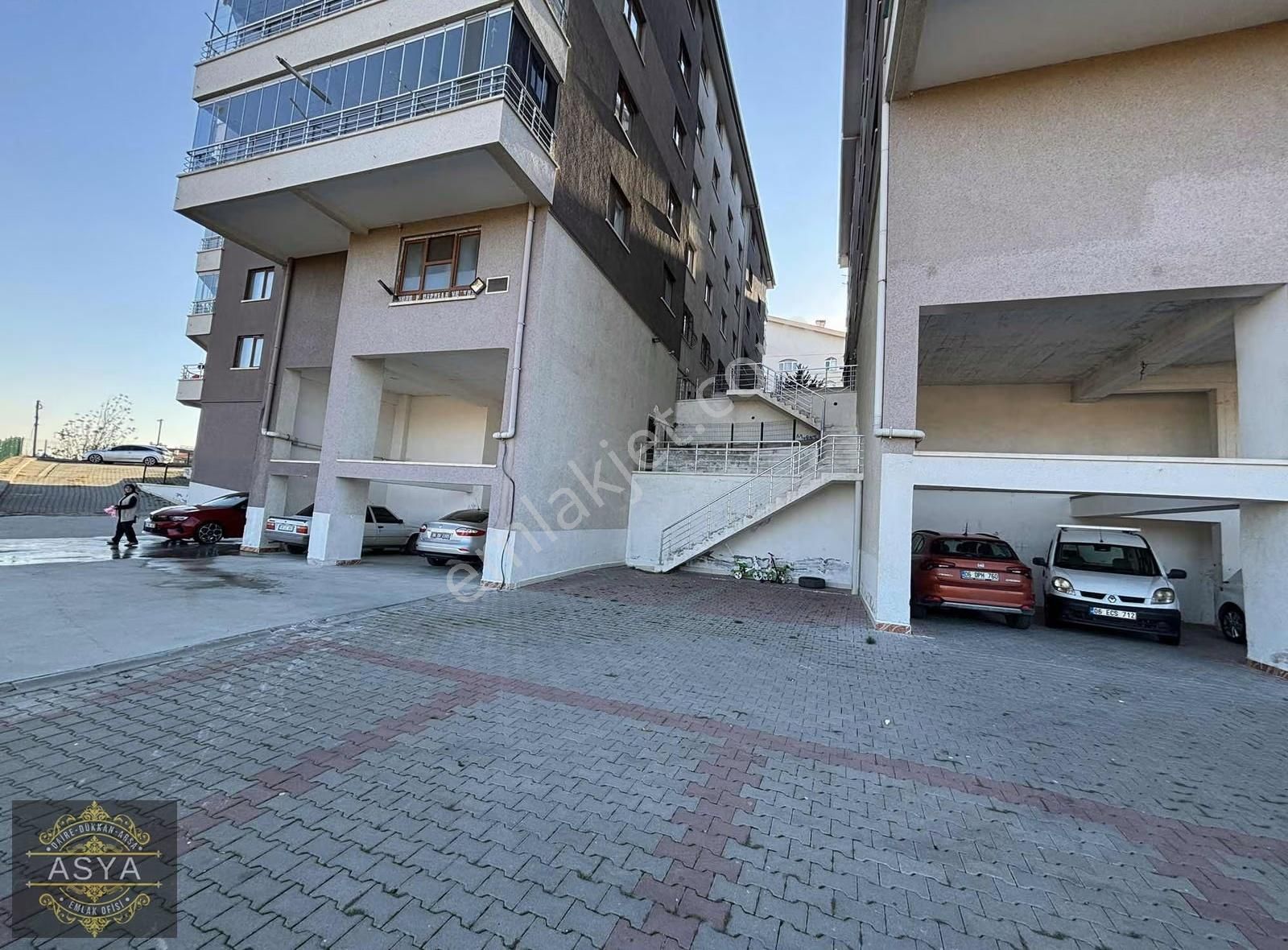 Merkezi Konum Manzaralı 3+1 Genişm2 Teras Balkonlu Site Dairesi! - Görsel 7