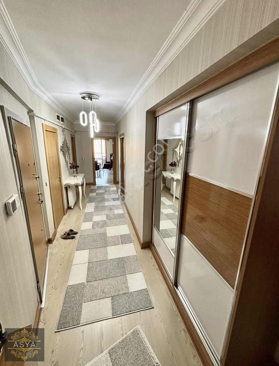 Merkezi Konum Manzaralı 3+1 Genişm2 Teras Balkonlu Site Dairesi! - Görsel 2