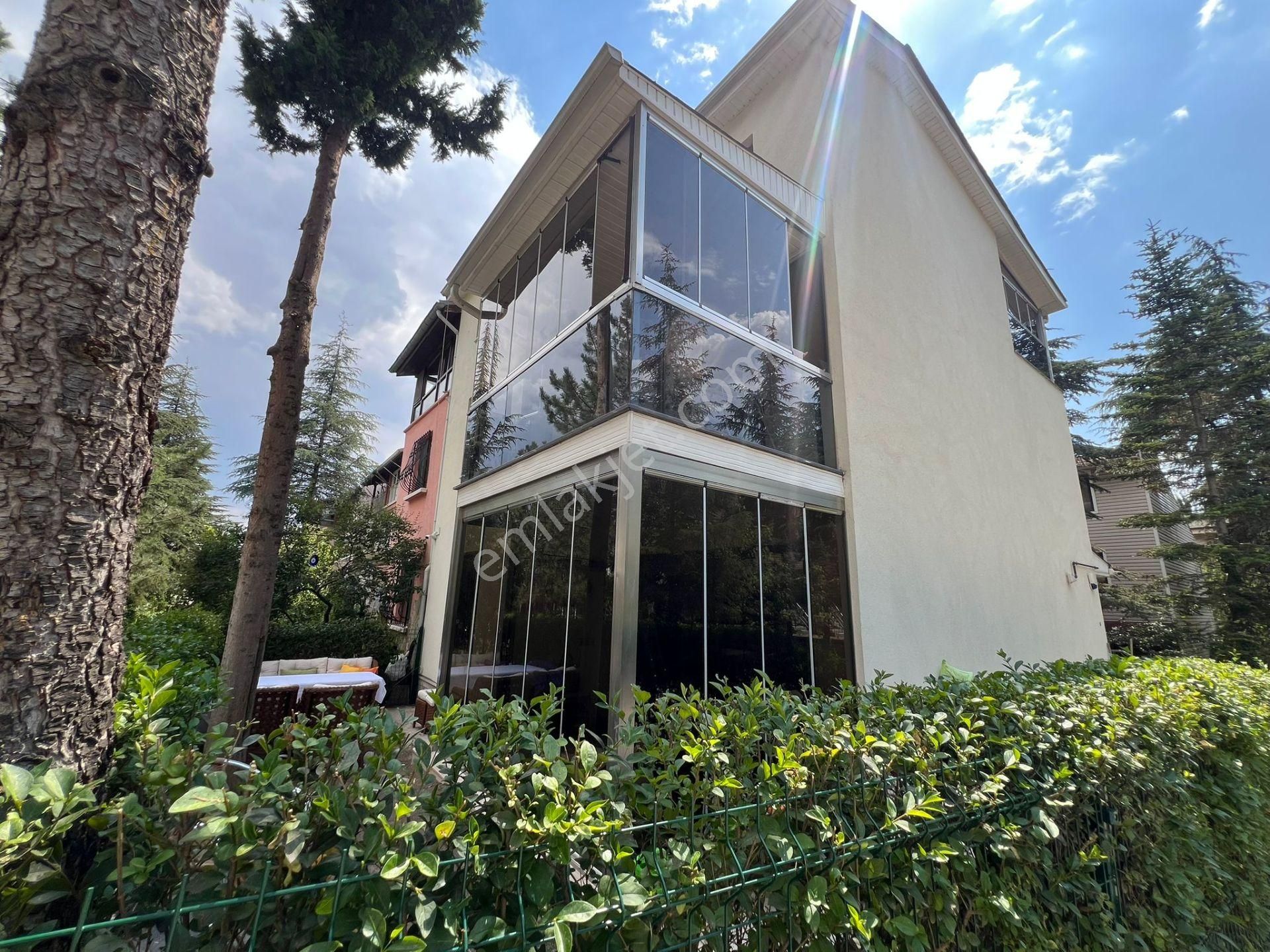 Kardelen Mah.yeşilliğin İçinde Ful Yapılı Köşe 4+1 Satılık Triplex