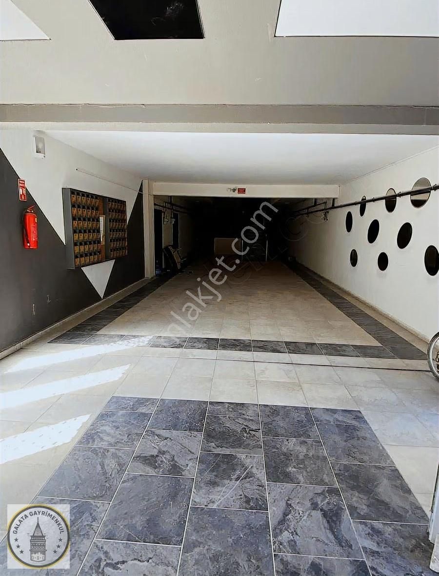 Galata'dan Site İçerisinde 1+1 Eşyalı Satılık Daire - Görsel 14