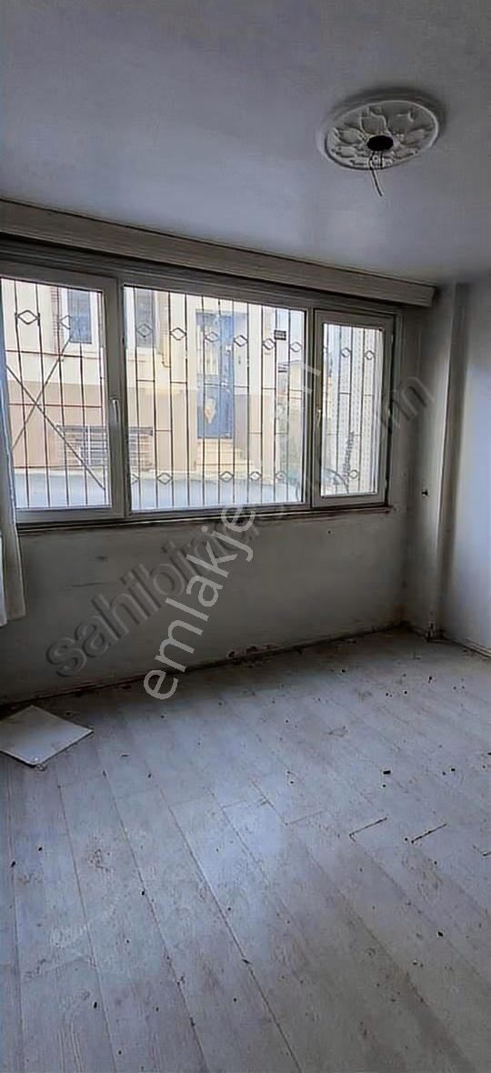 Çift Cephe Açık Balkonlu Aile Apartmanında