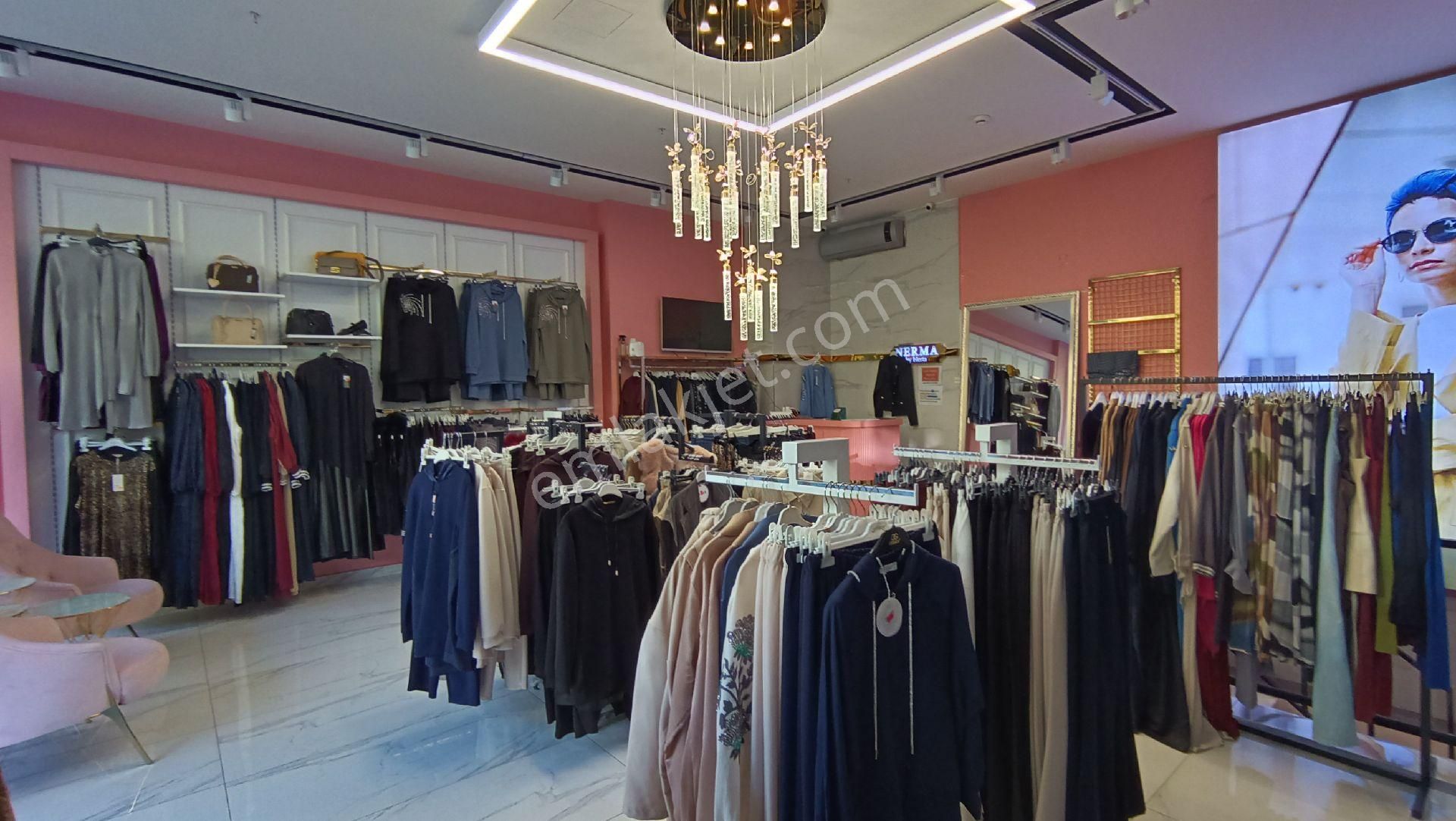 Vaditepe Bayan Butik Mağaza Full Dekorasyonlu Yapılı Şık Dükkan - Görsel 3