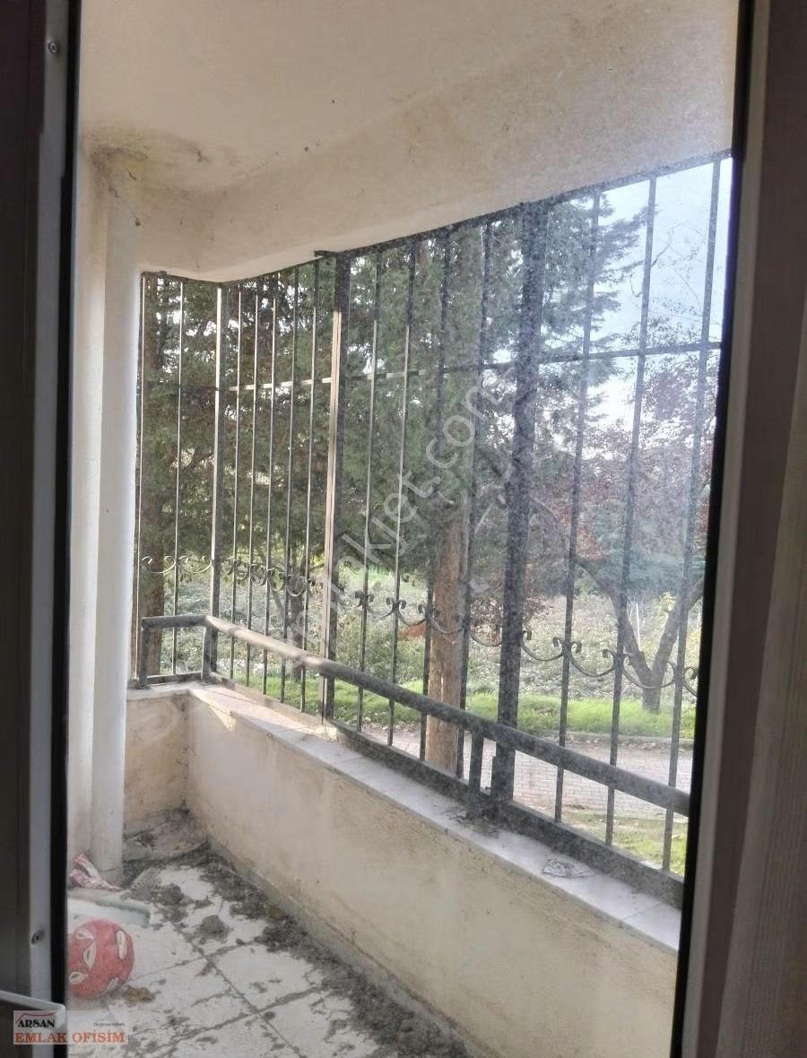 Deniz Manzaralı Satılık Yüksek Zemin Kat Kalıcı Konut 3+1 100 M2 - Görsel 13