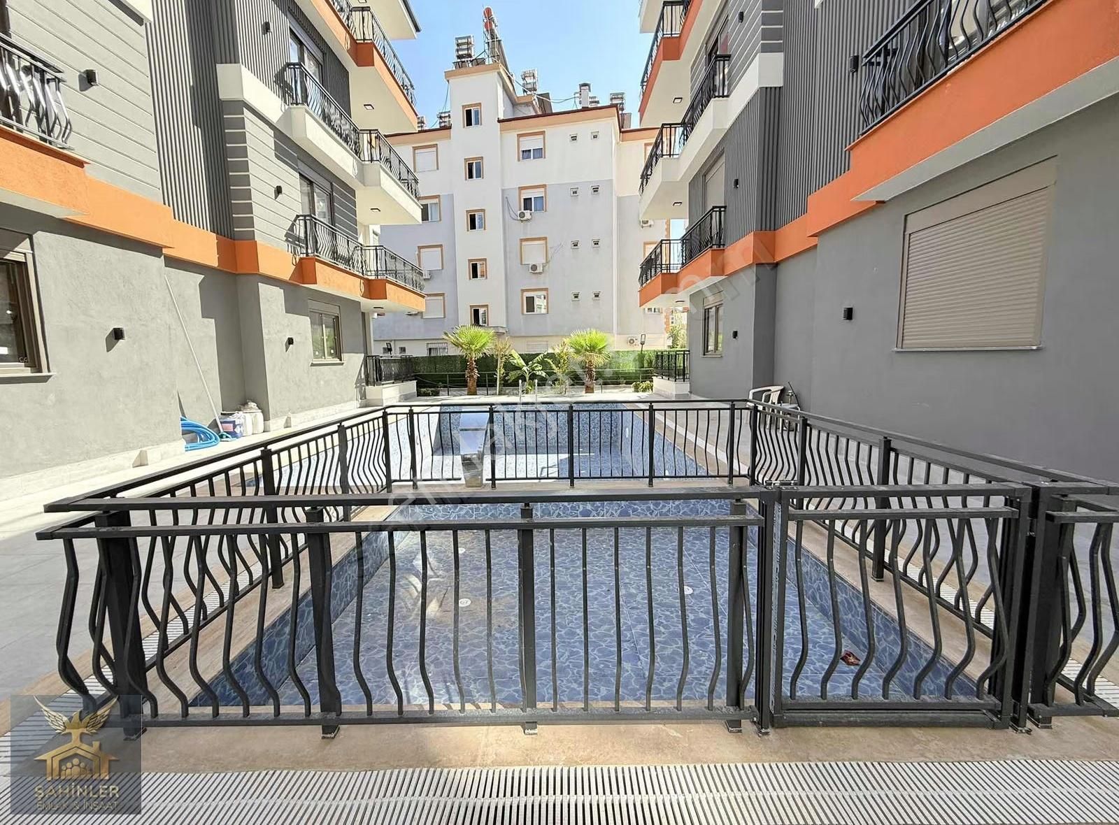 Varsak Aydoğmuşta Lüks Geniş Havuzlu Site İçi Yüksek Giriş Daire - Görsel 22
