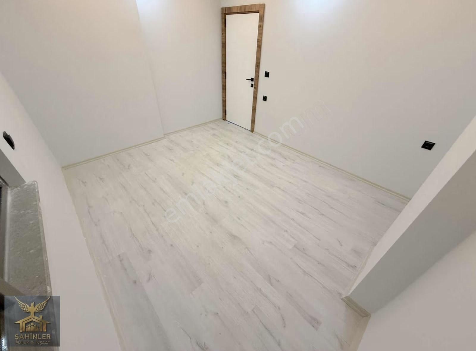 Varsak Aydoğmuşta Lüks Geniş Havuzlu Site İçi Yüksek Giriş Daire - Görsel 15