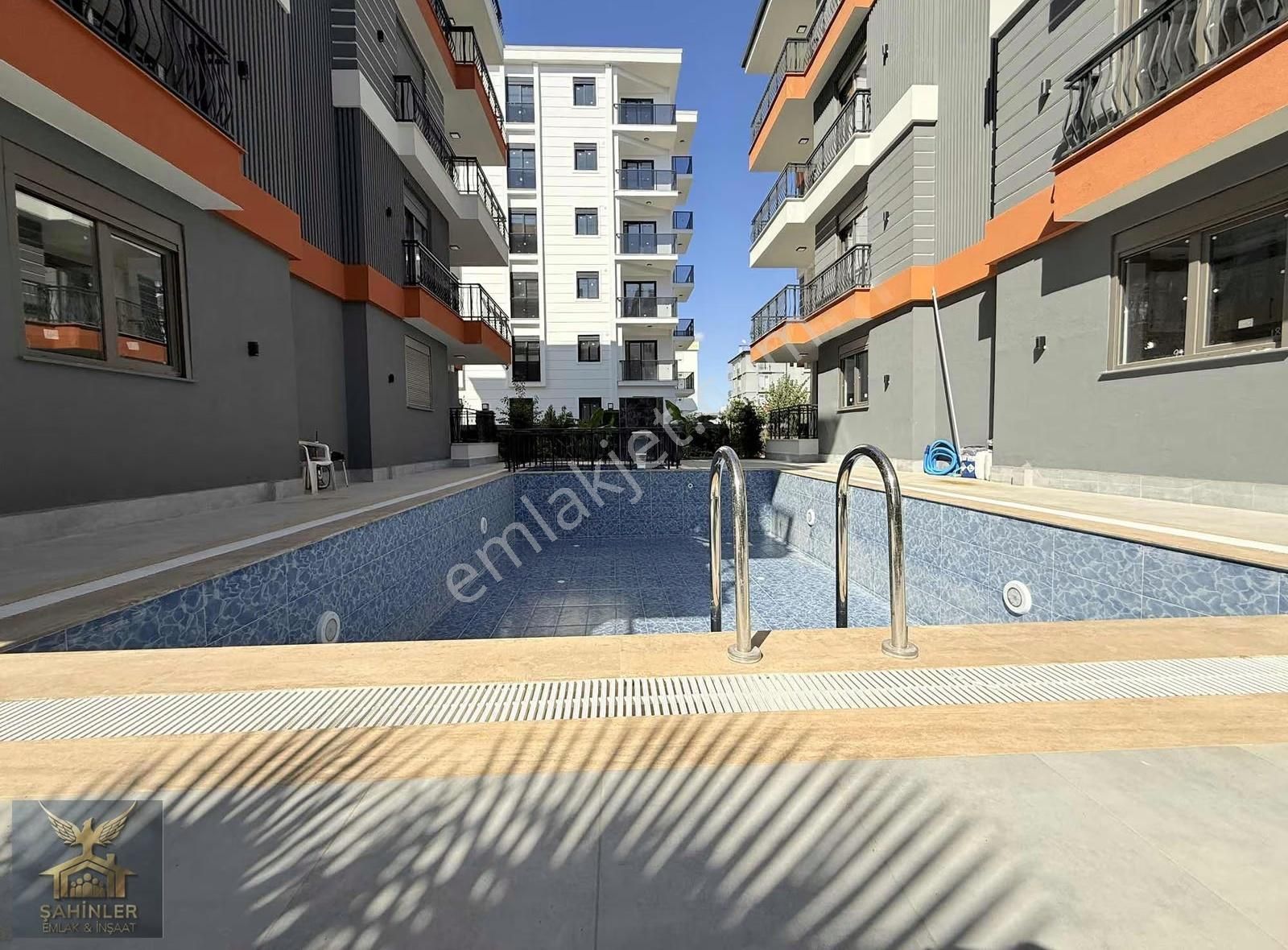 Aydoğmuş'ta Ebeveyn Banyolu Diyotin Camlı Havuzlu Lüks 2+1 - Görsel 21