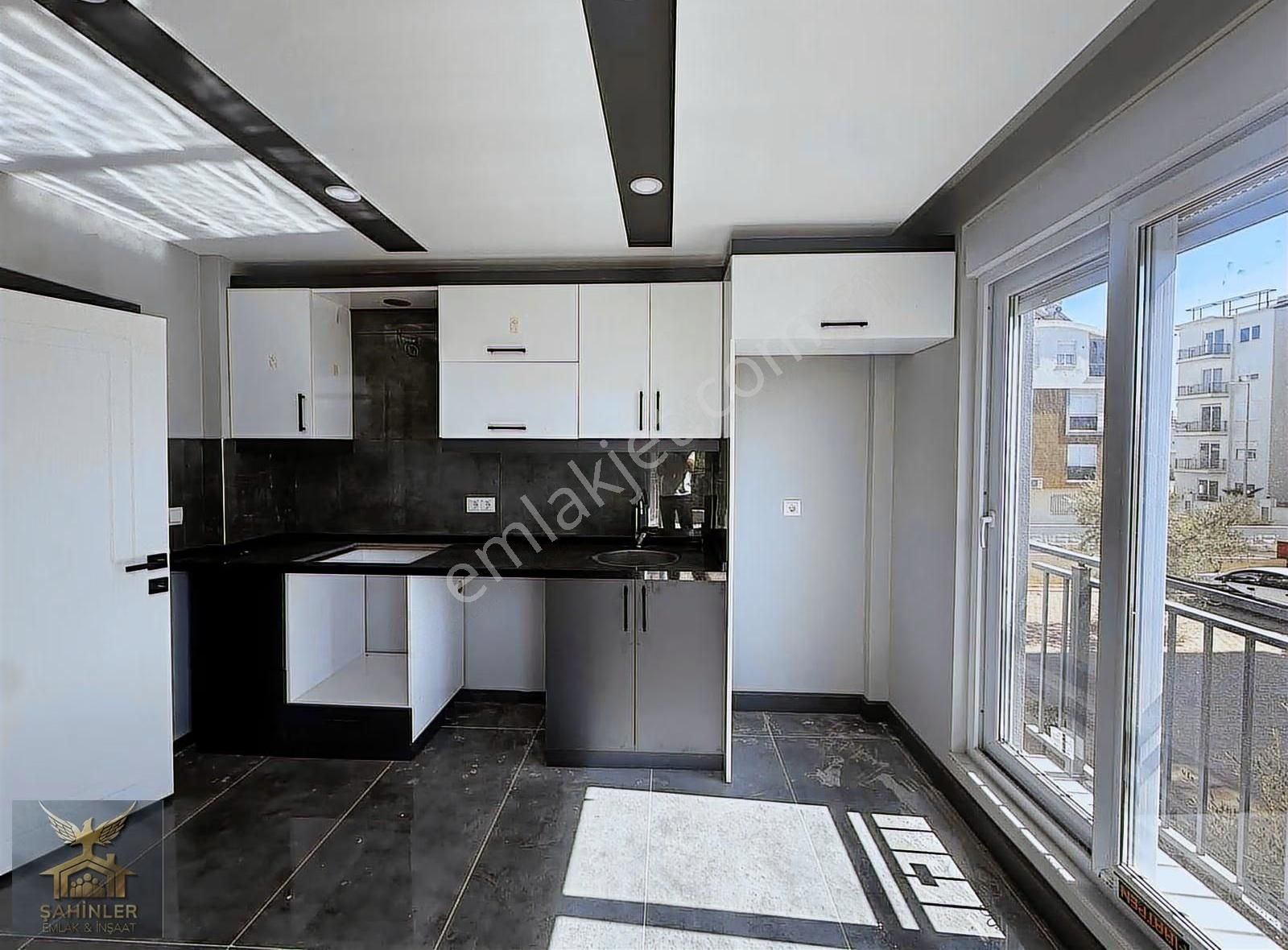 Aydoğmuş'ta Katta Ayrı Mutfak Geniş Salon Çift Balkon Çift Banyo - Görsel 5