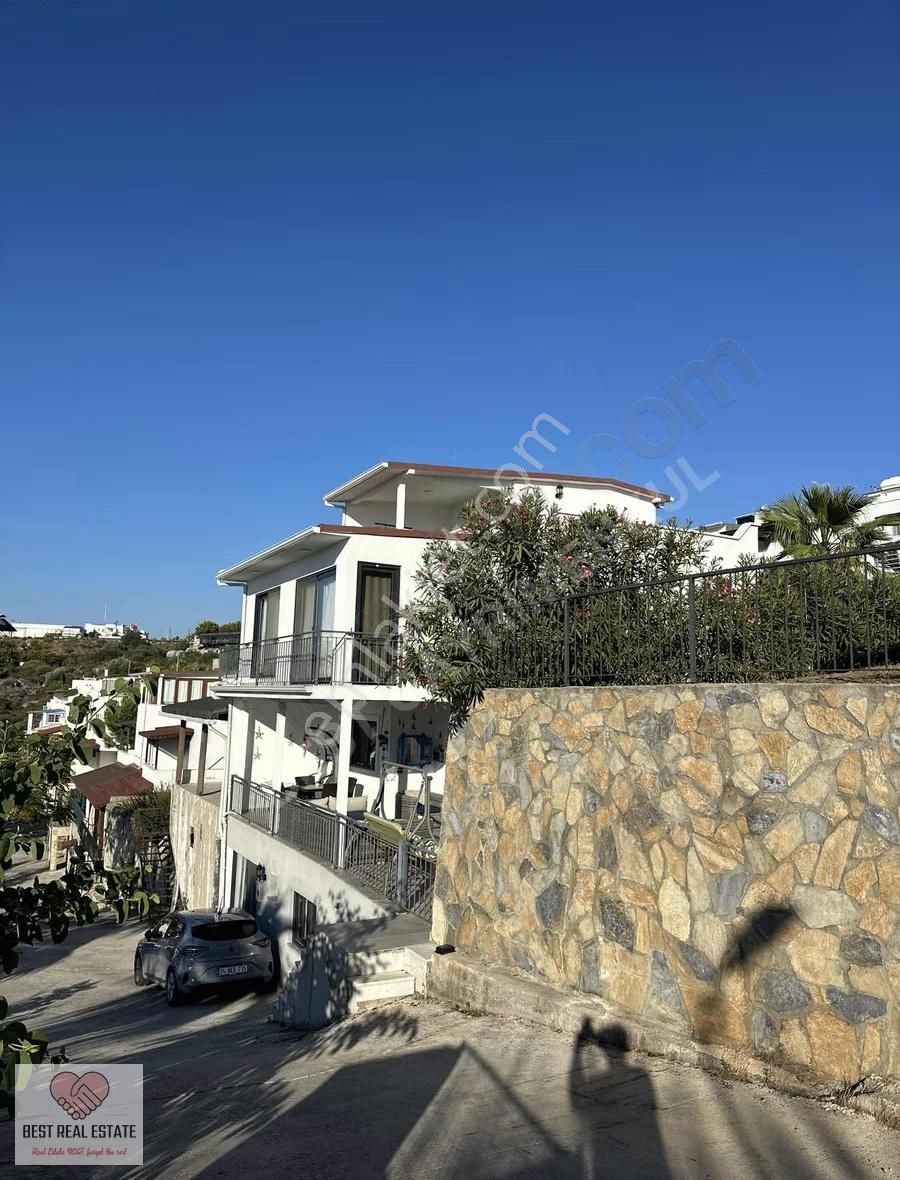 Milas Boğaziçi Başko Sitesi Müştemilatlı Satılık Villa