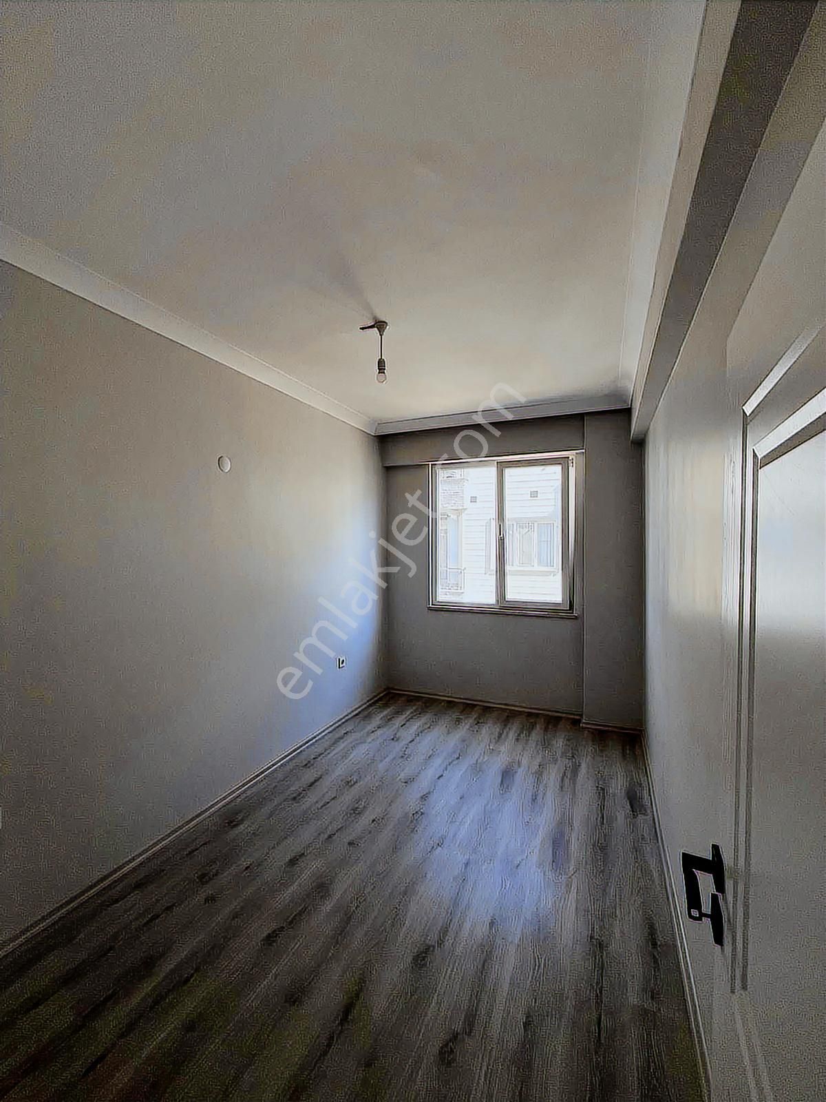 Esnaf Emlaktan Gömeç İn Tam Kalbinde Geniş Balkonlu 2+1 Daire - Görsel 4