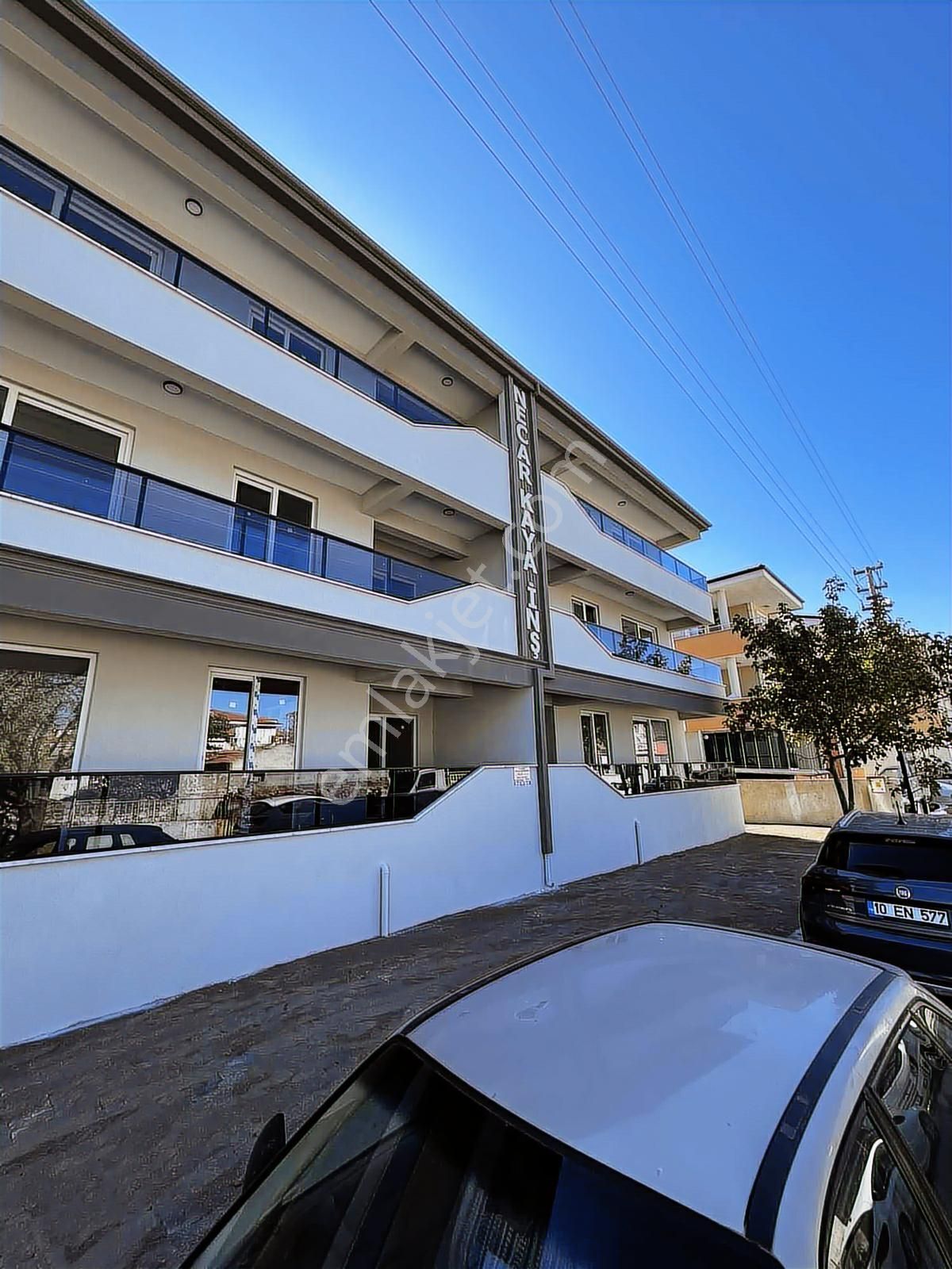 Esnaf Emlaktan Gömeç İn Tam Kalbinde Geniş Balkonlu 2+1 Daire - Görsel 20