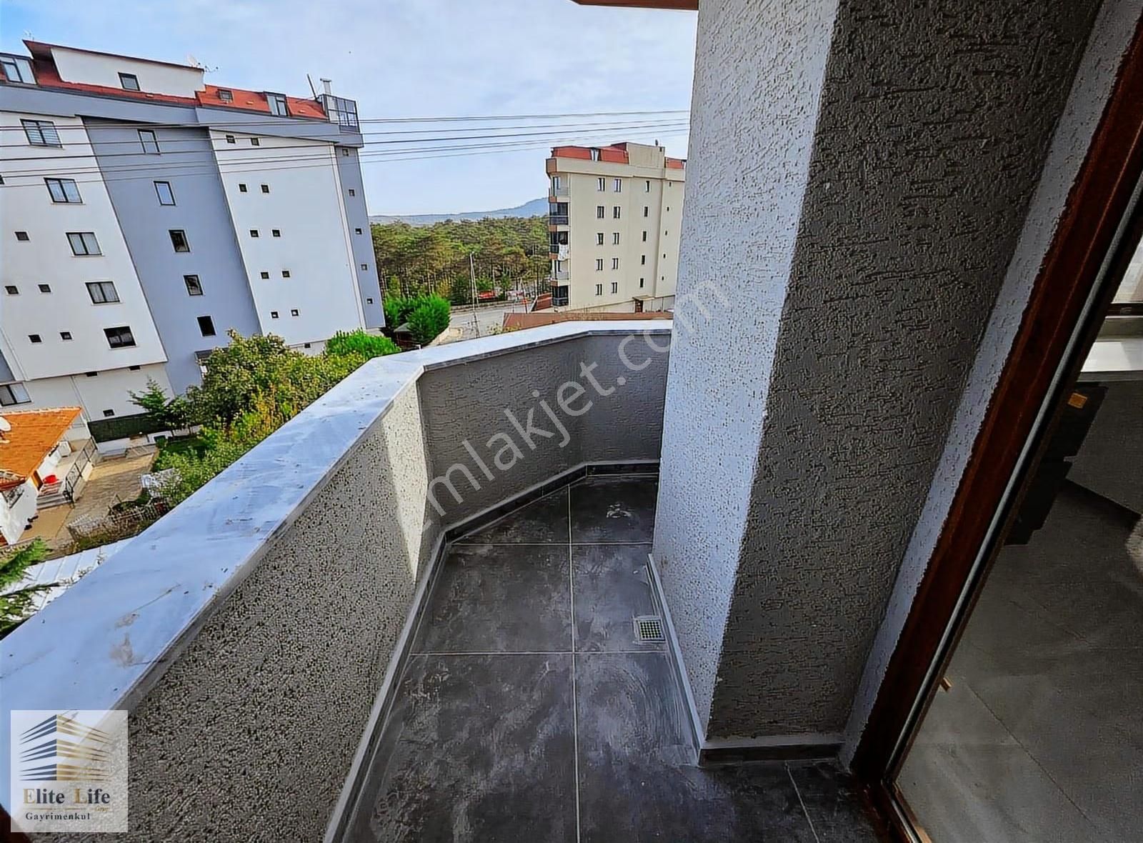 Çekmeköy Çatalmeşe Mahallesinde Harika Konumda 5+2 Dubleks Daire - Görsel 27