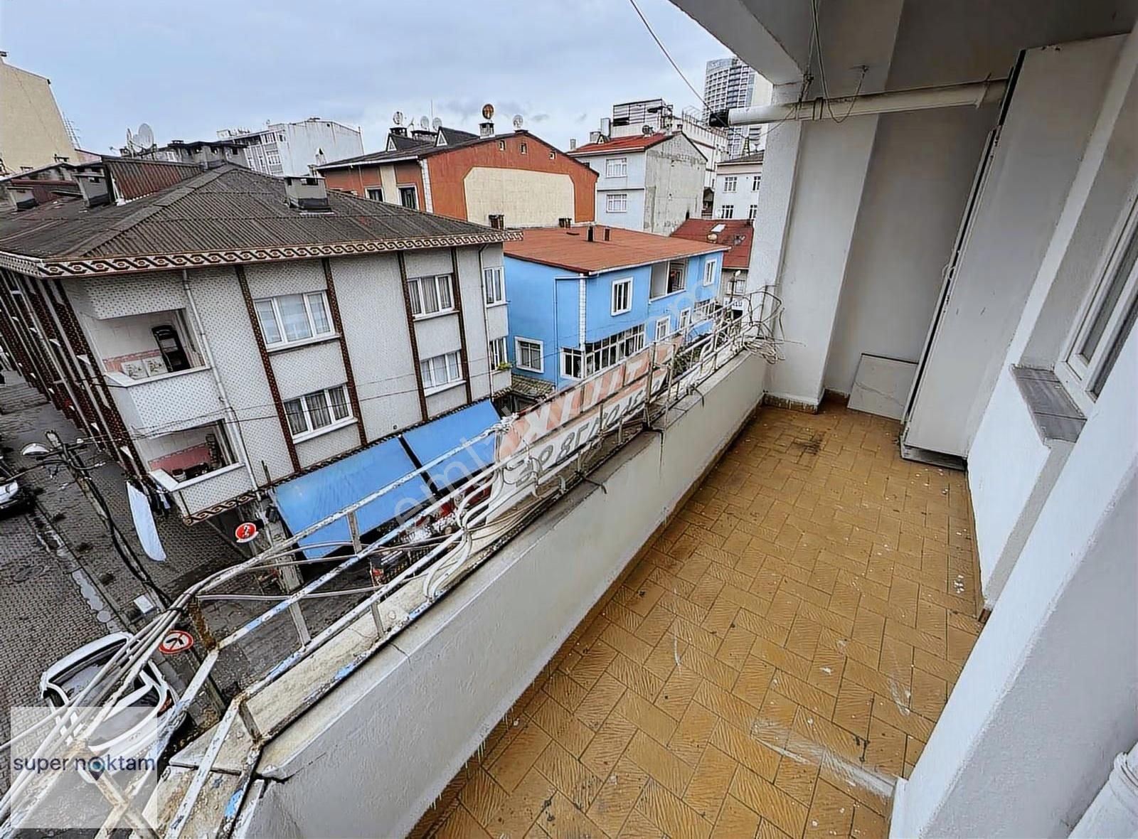 Mehmet Akif'te Cadde Üzeri 13mt Hisseli 3.kat 1+1 Satılık Daire - Görsel 14