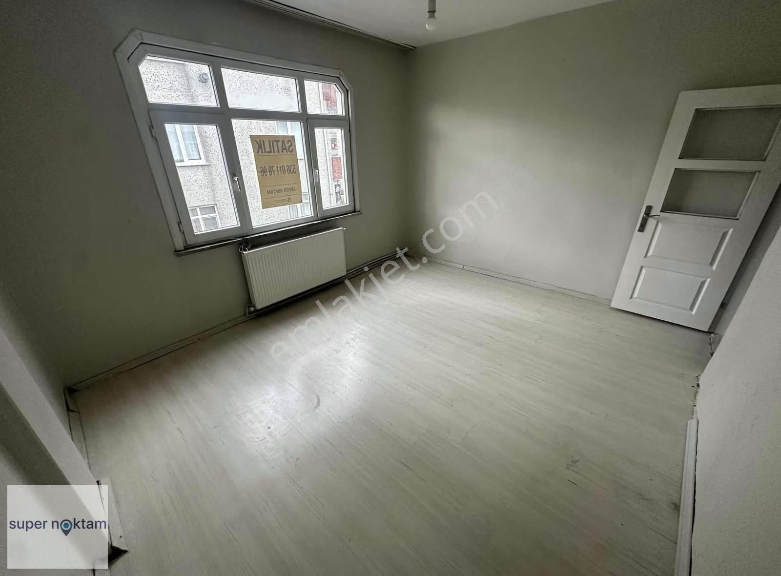 Mehmet Akif'te Cadde Üzeri 13mt Hisseli 3.kat 1+1 Satılık Daire - Görsel 12