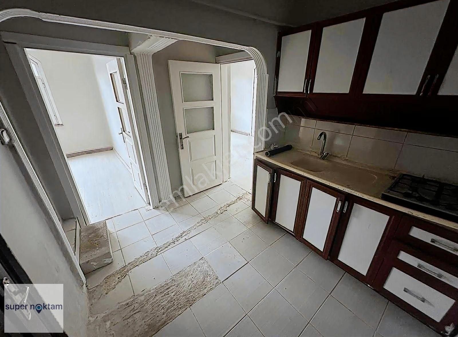 Mehmet Akif'te Cadde Üzeri 13mt Hisseli 3.kat 1+1 Satılık Daire - Görsel 31