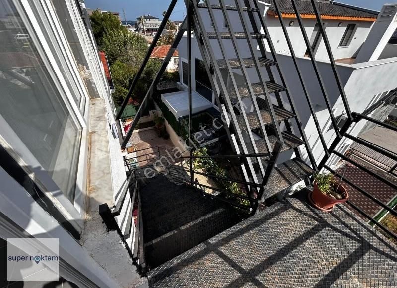 Urla Zeytinalanın'da Teraslı Denize Yürüme Mesafesi Kiralık 2+1 - Görsel 13