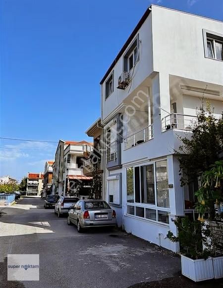 Urla Zeytinalanın'da Teraslı Denize Yürüme Mesafesi Kiralık 2+1 - Görsel 14