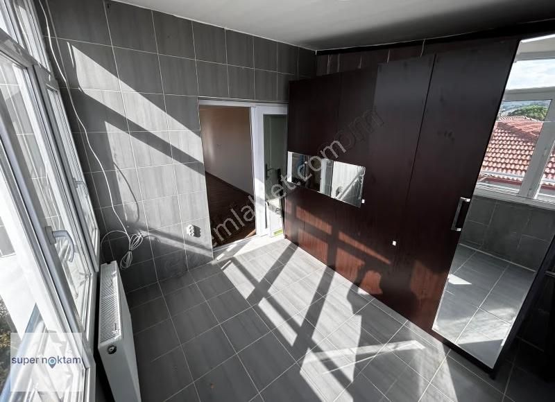 Urla Zeytinalanın'da Teraslı Denize Yürüme Mesafesi Kiralık 2+1 - Görsel 18