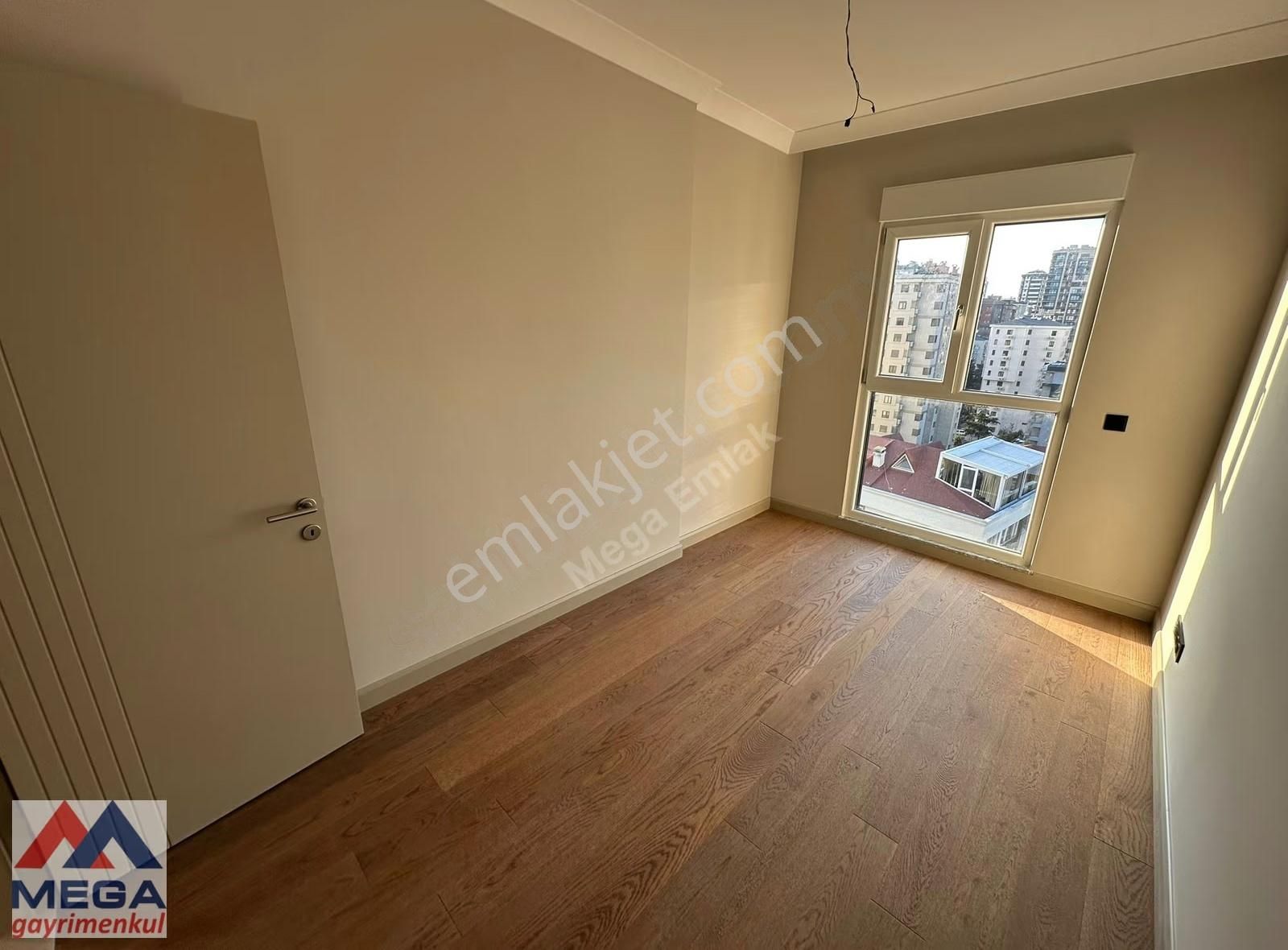 Caddebostan'da 150m2 Güvenlikli Balkonlu Havuzlu Satılık Daire - Görsel 21