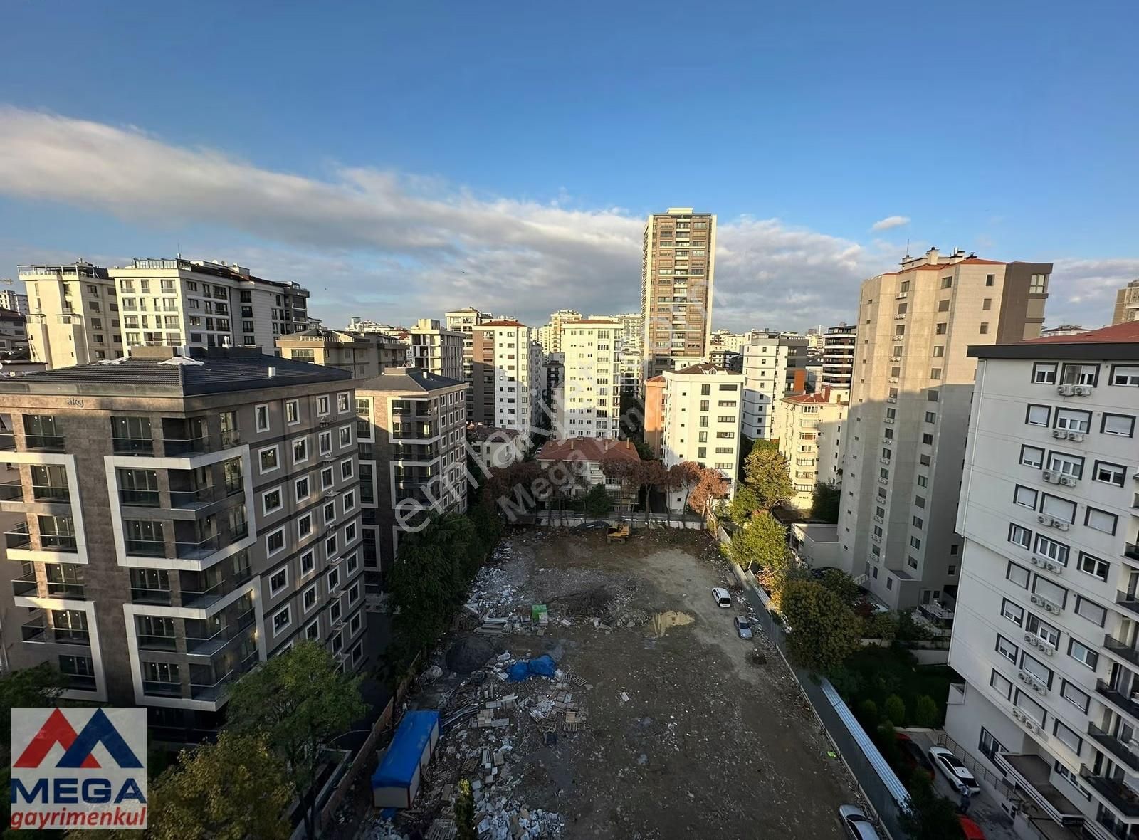 Caddebostan'da 150m2 Güvenlikli Balkonlu Havuzlu Satılık Daire - Görsel 4