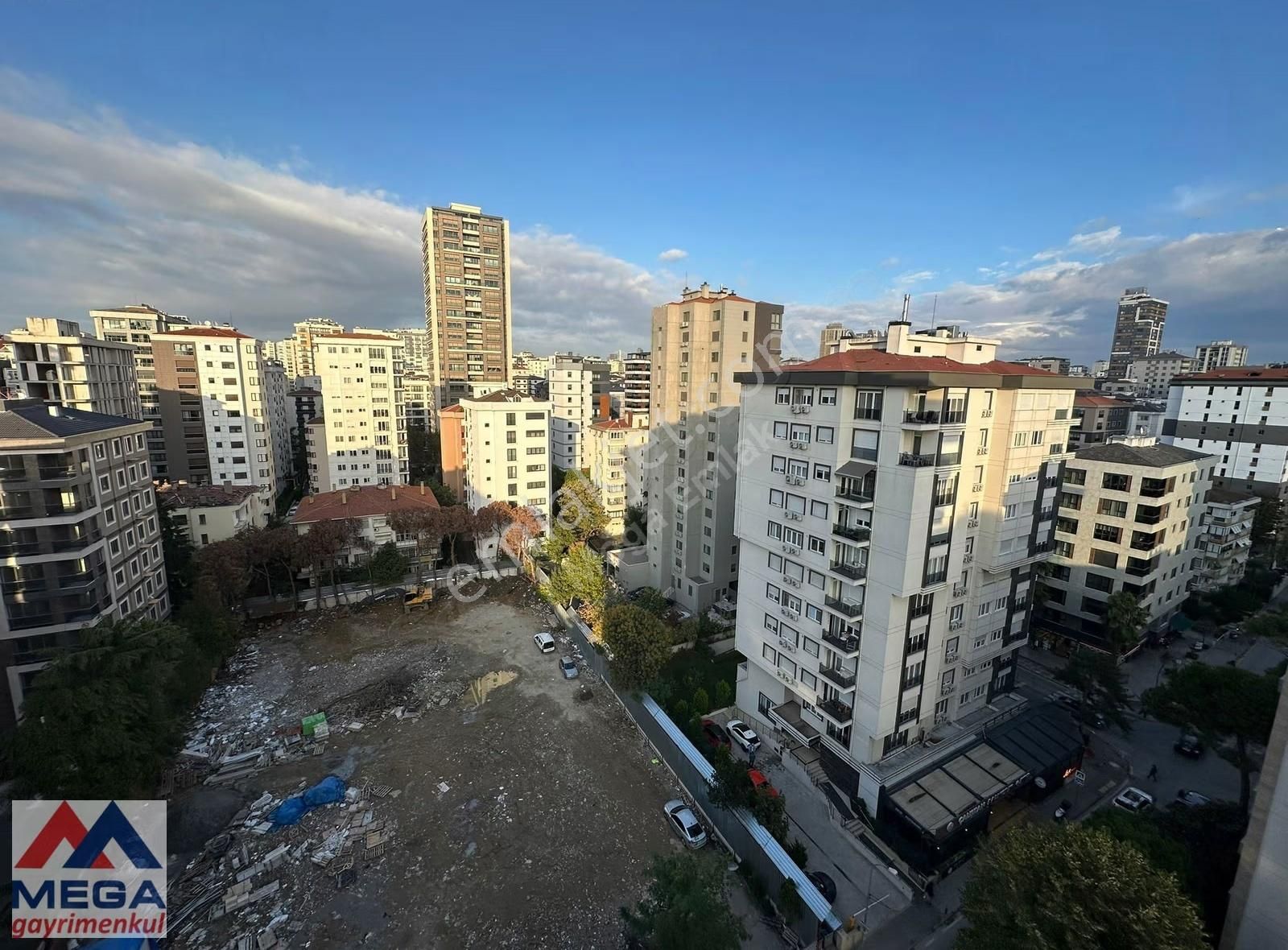 Caddebostan'da 150m2 Güvenlikli Balkonlu Havuzlu Satılık Daire - Görsel 17
