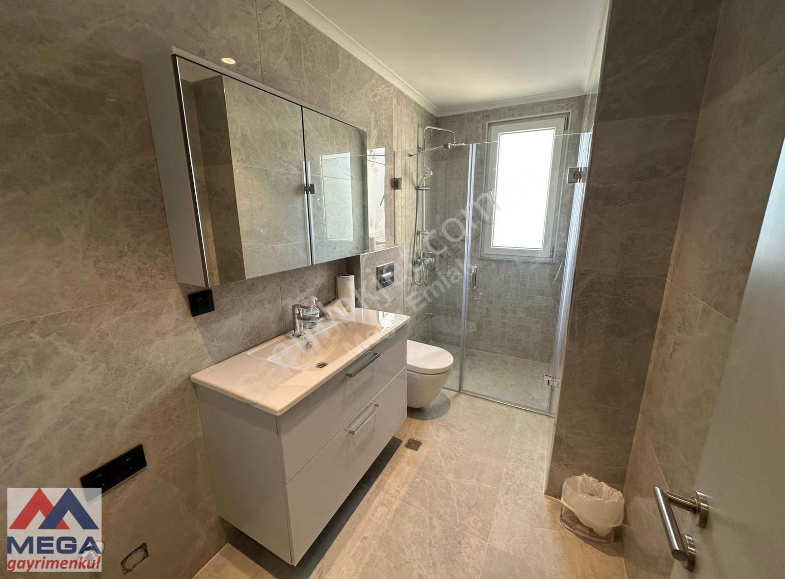 Caddebostan'da 150m2 Güvenlikli Balkonlu Havuzlu Satılık Daire - Görsel 14