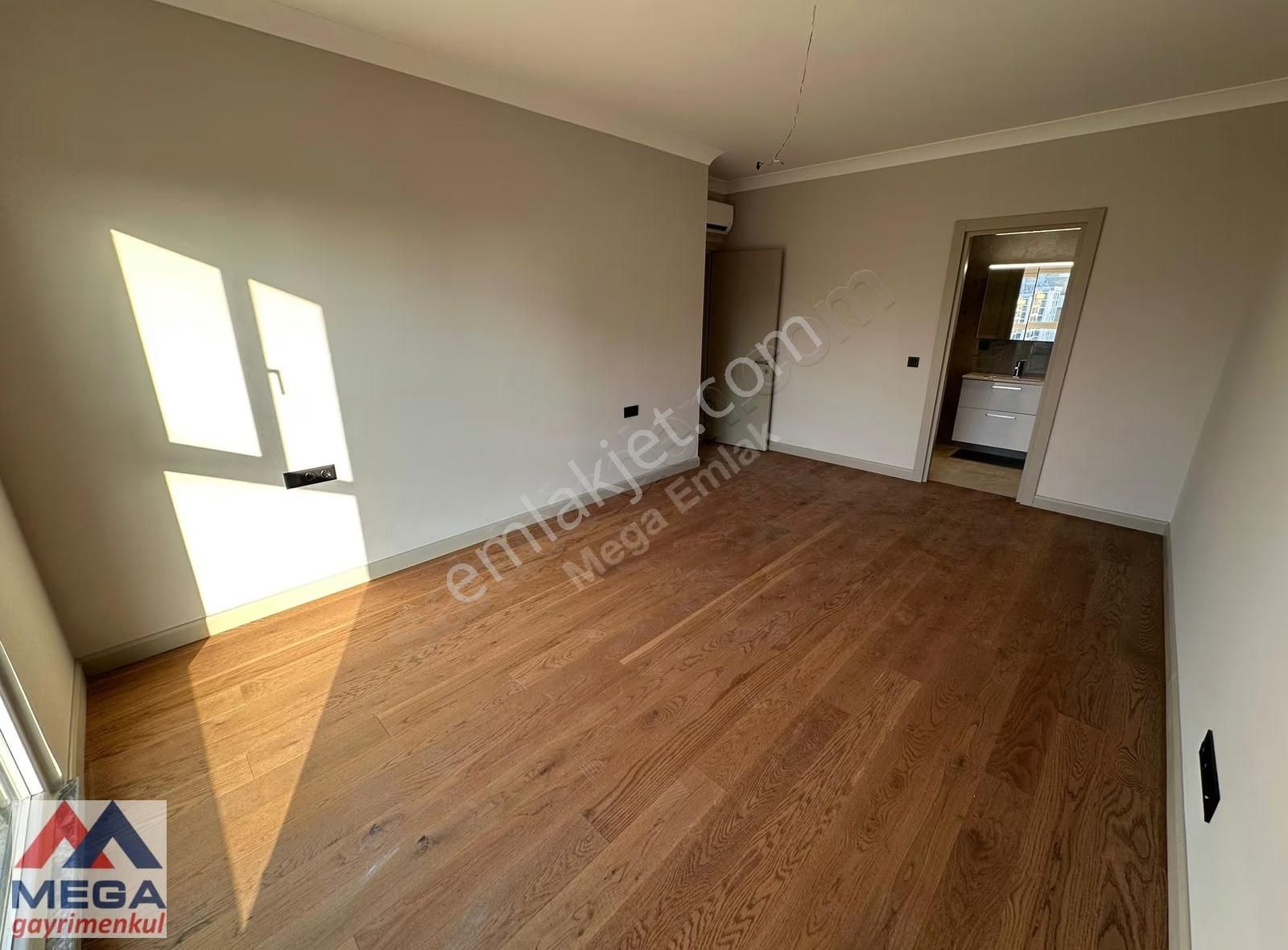 Caddebostan'da 150m2 Güvenlikli Balkonlu Havuzlu Satılık Daire - Görsel 10