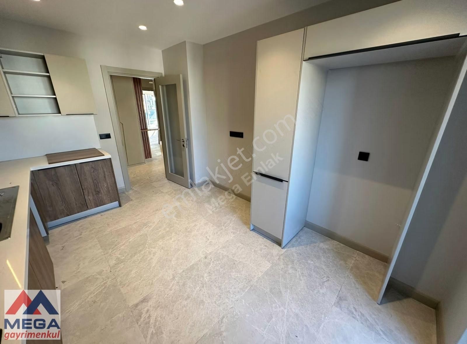 Caddebostan'da 150m2 Güvenlikli Balkonlu Havuzlu Satılık Daire - Görsel 35