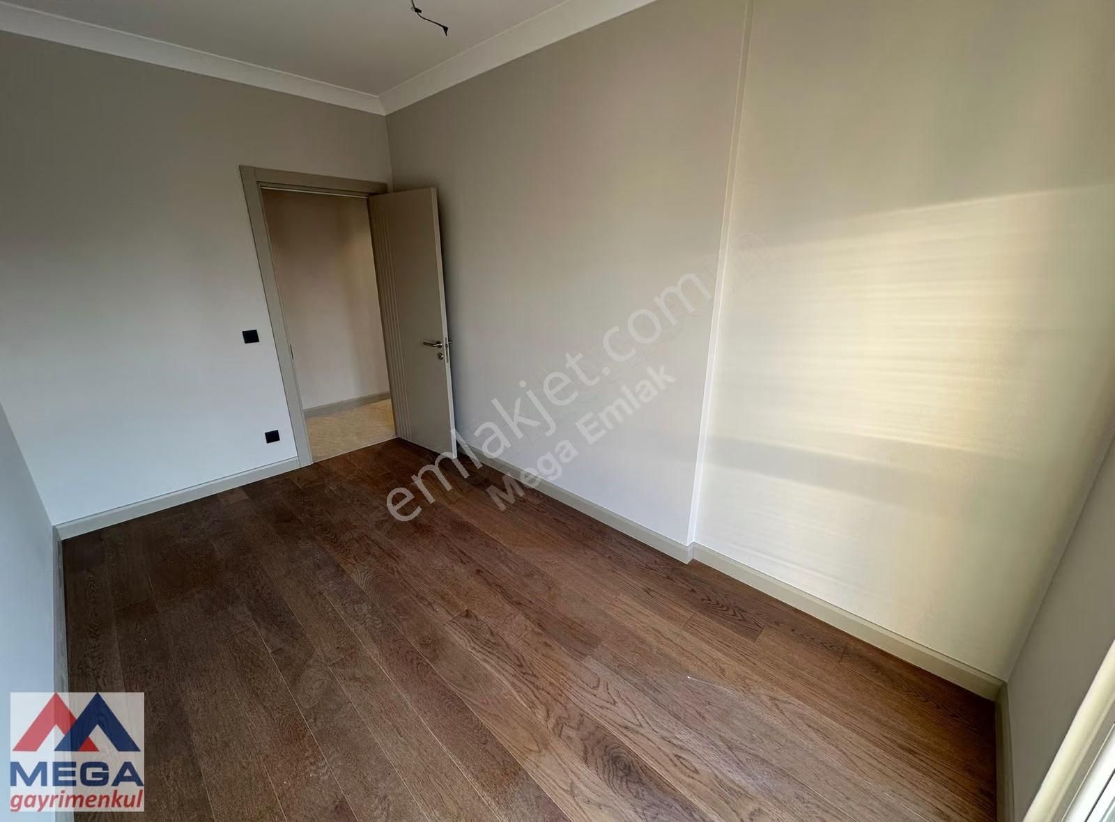 Caddebostan'da 150m2 Güvenlikli Balkonlu Havuzlu Satılık Daire - Görsel 33