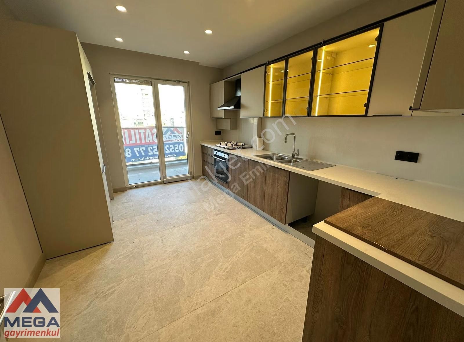 Caddebostan'da 150m2 Güvenlikli Balkonlu Havuzlu Satılık Daire - Görsel 7