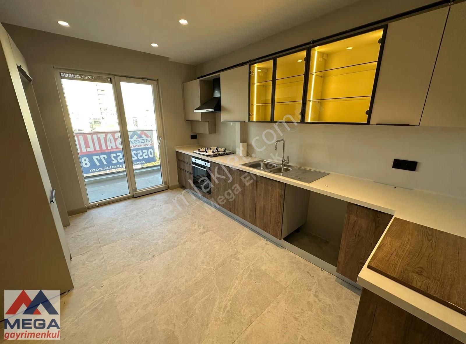 Caddebostan'da 150m2 Güvenlikli Balkonlu Havuzlu Satılık Daire - Görsel 3