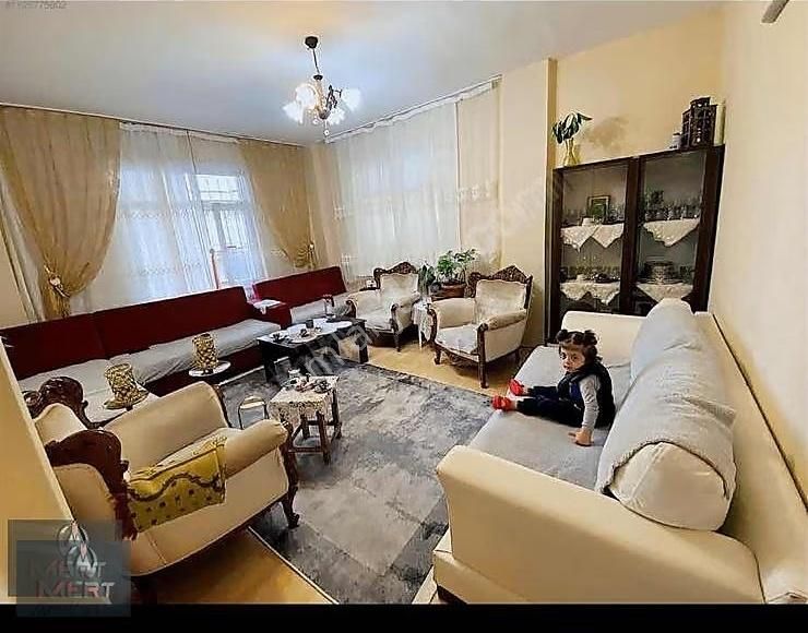 Metroya Yürüme Mesf. Satılık 80 M2 Hisseli 2+1 Giriş Daire