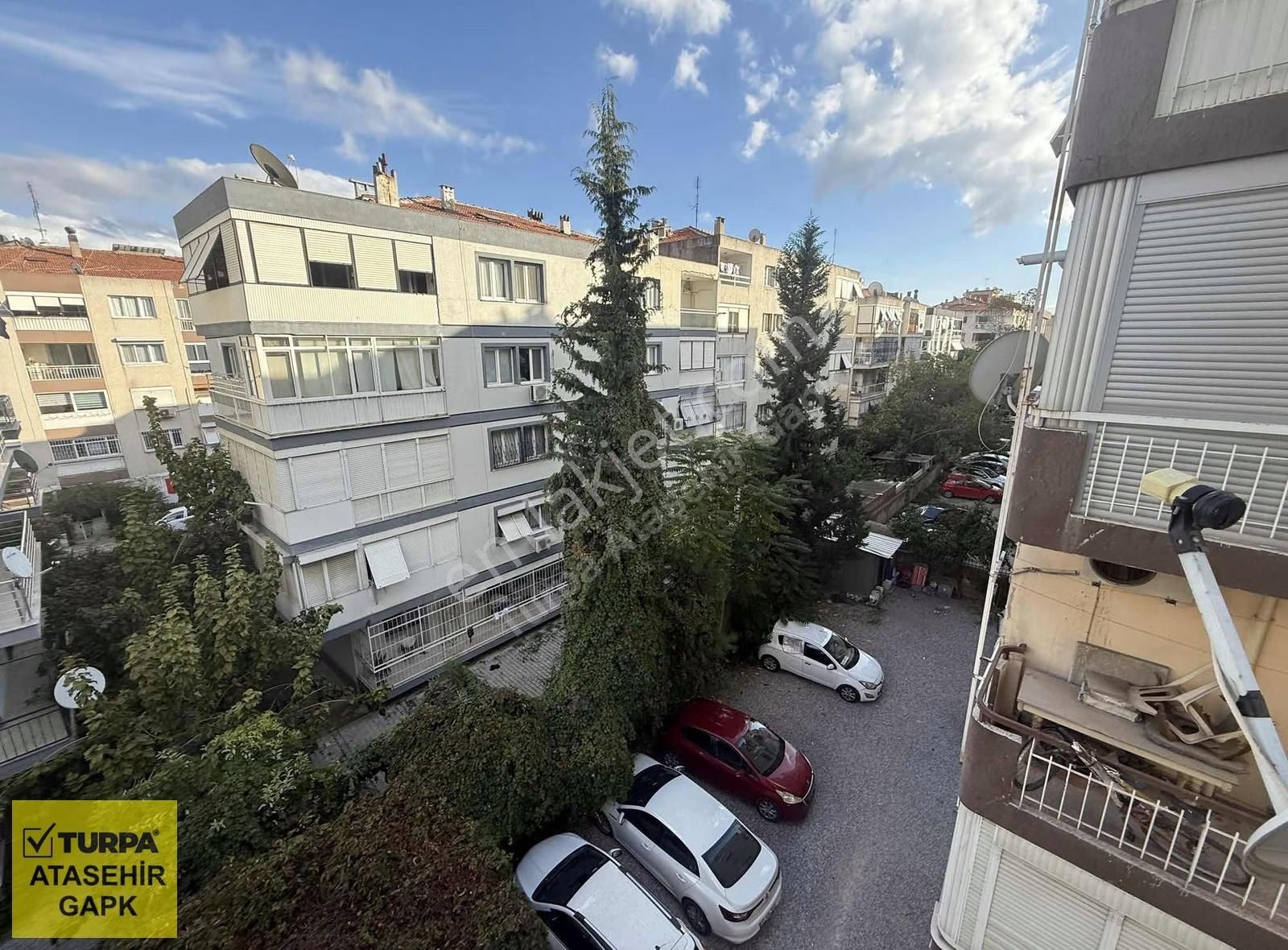Karşıyaka Girne Caddesi'nde 3+1 Satılık Daire - Görsel 12
