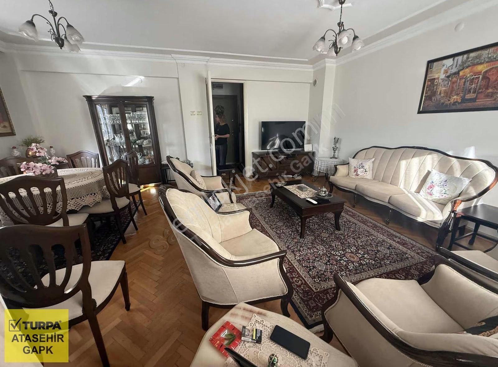 Karşıyaka Girne Caddesi'nde 3+1 Satılık Daire - Görsel 2