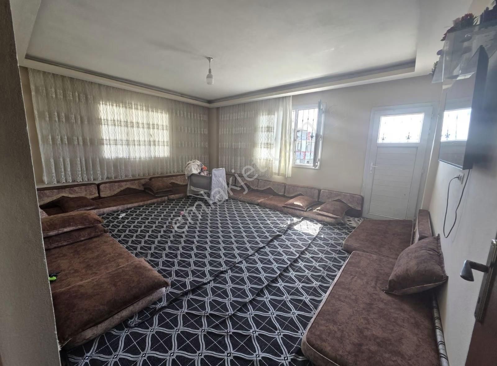 Güzelevler Mahallesi Satılık 2 Katlı Köşebaşı 3+1 Müstakil Ev - Görsel 10