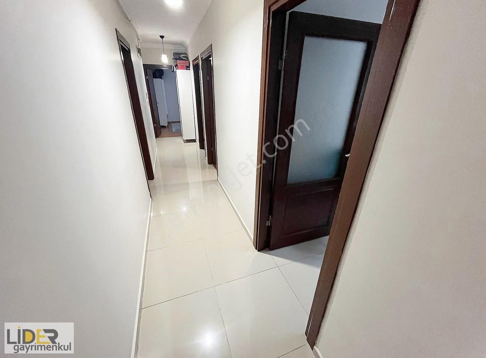 Lider'den İdealtepe Metroya Yakın 8 Yıllk 2.kat Ön Köşe Lüks 3+1 - Görsel 3