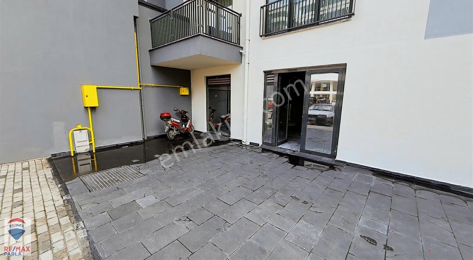 Canik Şehr-i Bahçe Bölge Uzmanı Rahşan Çam'dan Satılık Dükkan