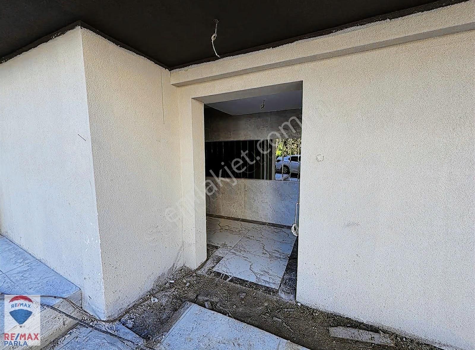 Remax Parla / Can Baydır 1+1 Deniz Manzaralı - Görsel 8