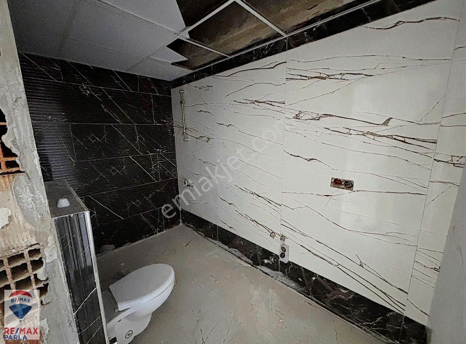 Remax Parla / Can Baydır 1+1 Deniz Manzaralı - Görsel 3