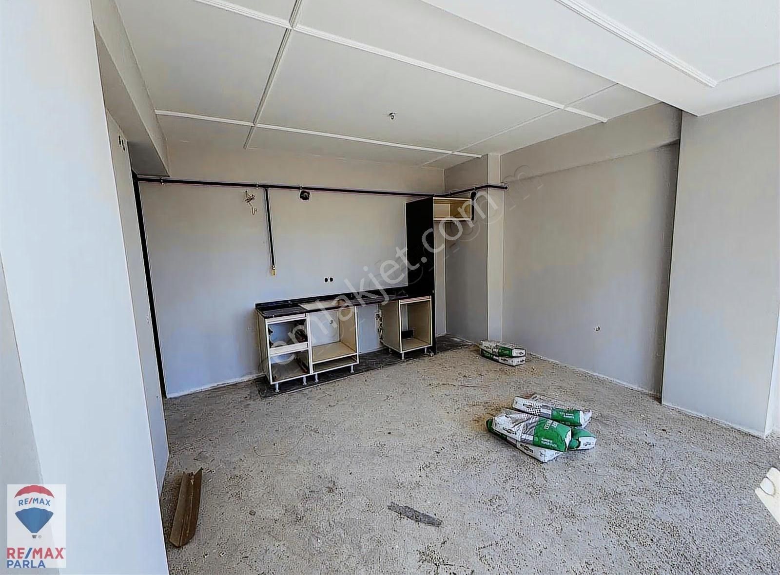 Remax Parla / Can Baydır 1+1 Deniz Manzaralı - Görsel 7