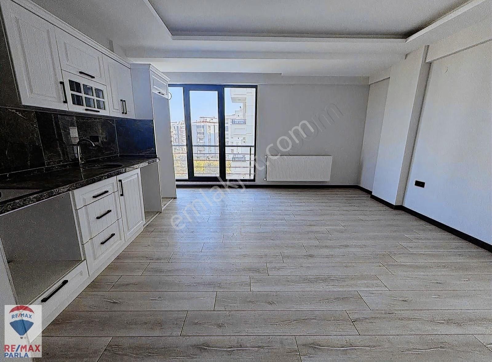 Remax Parla Deniz Manzaralı 1+1 Lüx Daireler - Görsel 12