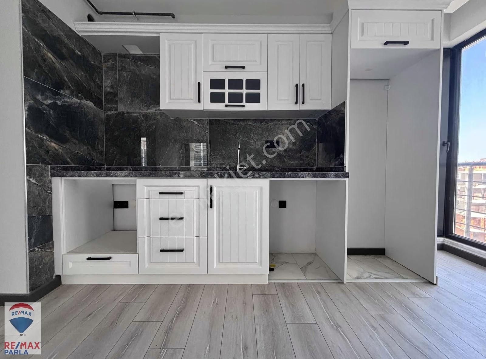 Remax Parla Deniz Manzaralı 1+1 Lüx Daireler - Görsel 26