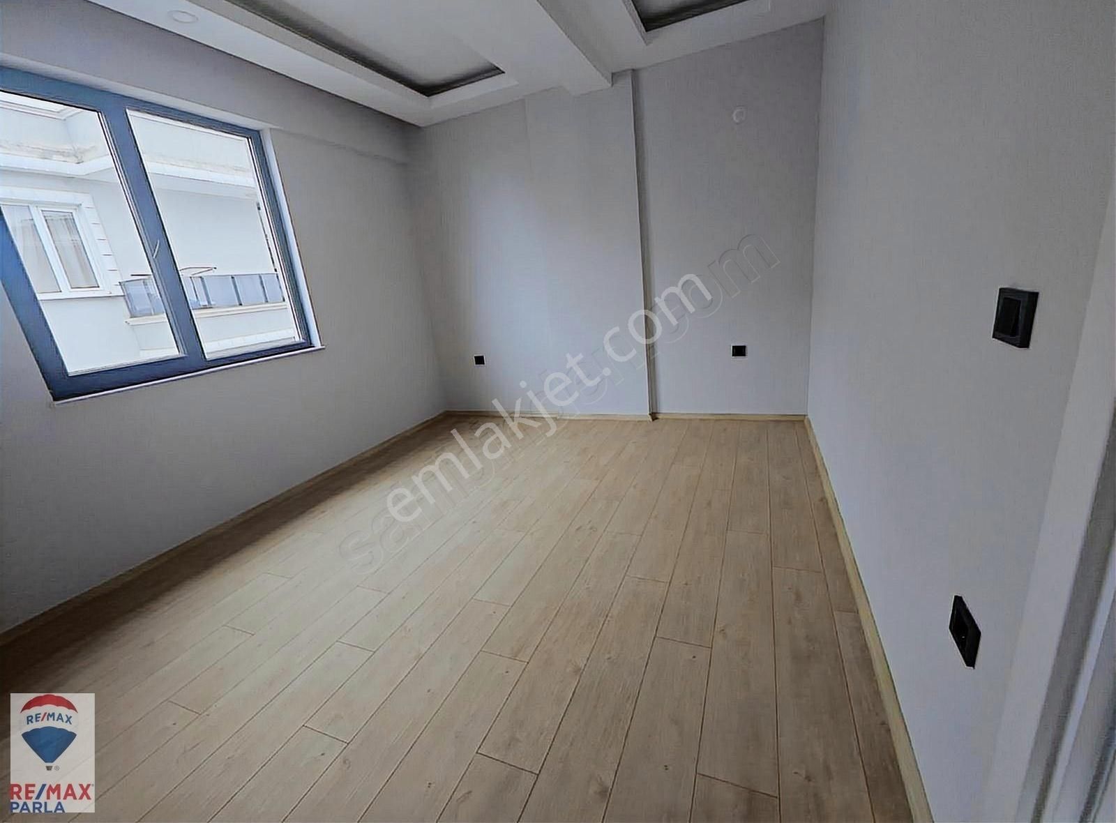 Yenimahalle'de Tramvaya Ve Sahile Yürüme Mesafesinde 1+1 Daire - Görsel 3