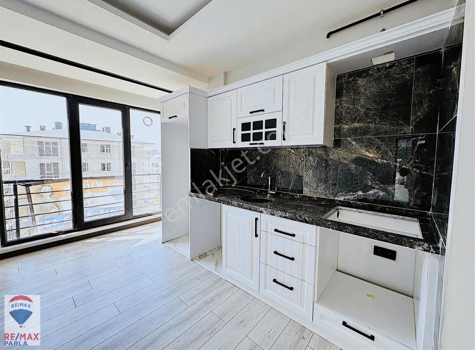 Parla Dan Deniz Manzaralı 1+1 Kupon Daire - Görsel 17