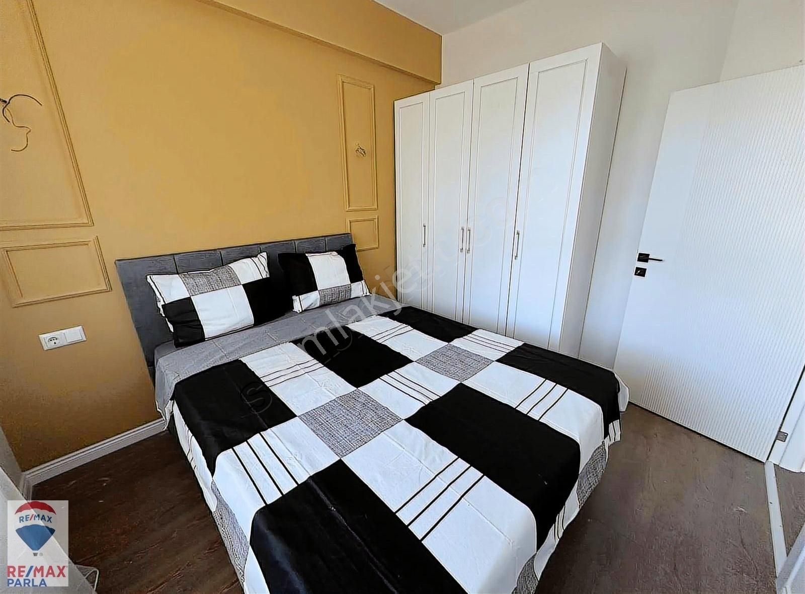 Remax Murat Körfez De Deniz Manzaralı Full Eşyalı Satılık 1+1 - Görsel 12